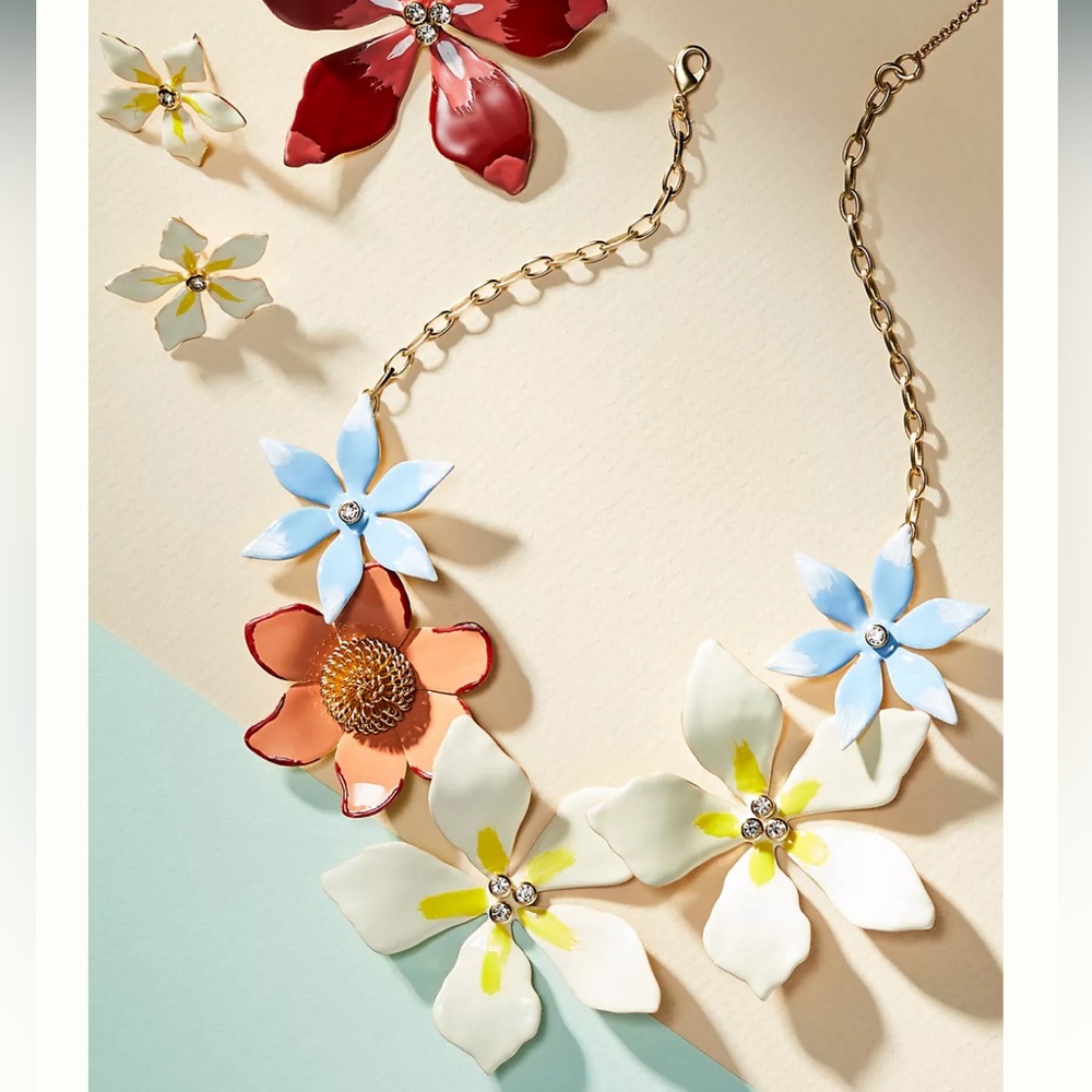 NWT Anthropologie Plumeria Bouquet Bib Necklace